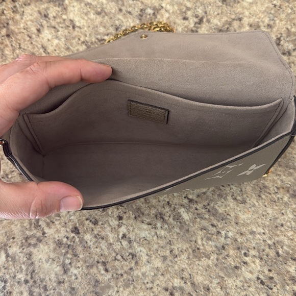 Louis Vuitton Gray and Gold Monogram Crossbody Bag - Picture 5 of 17